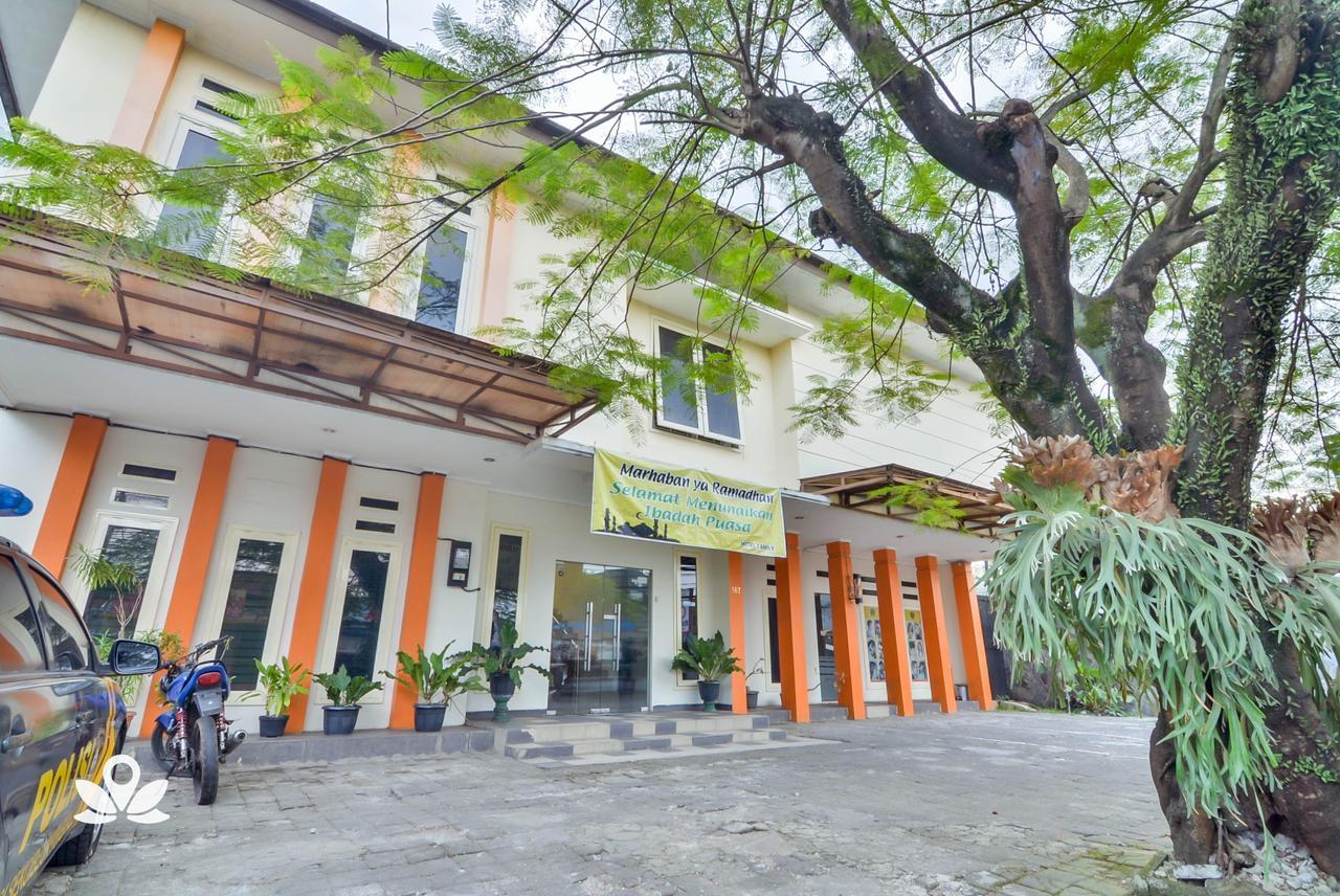 Zen Rooms Basic Gor Cikutra Bandung Eksteriør billede